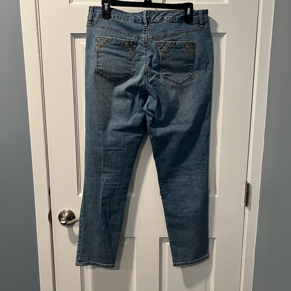 Gloria Vanderbilt size 10 crop jeans. - Picture 2 of 4